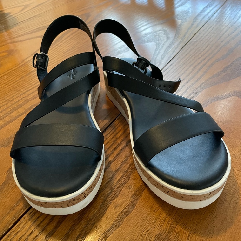 Universal Thread sandals